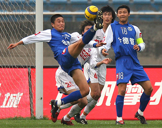 重庆力帆主场失利,中超排名一落千丈的简单介绍 重庆力帆主场失利,中超排名一落千丈的简单介绍