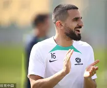 篮球裁判长在教练会上做出比赛纪律要求 篮球裁判长在教练会上做出比赛纪律要求